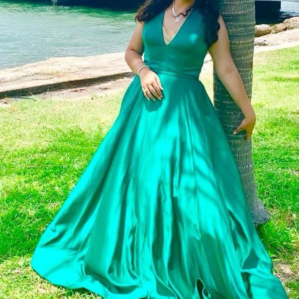 Terani Couture Green A-Line Maxi Dress V-Neck Prom
